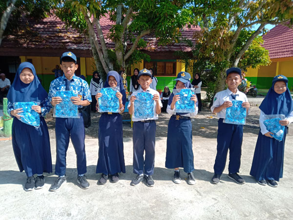 Pembagian Batik 4